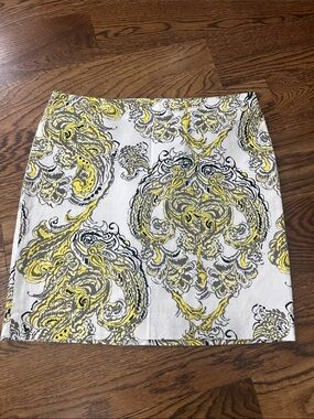 Ann Taylor White Mini Skirt with Yellow & Gray& Black Paisley Print Size 6P